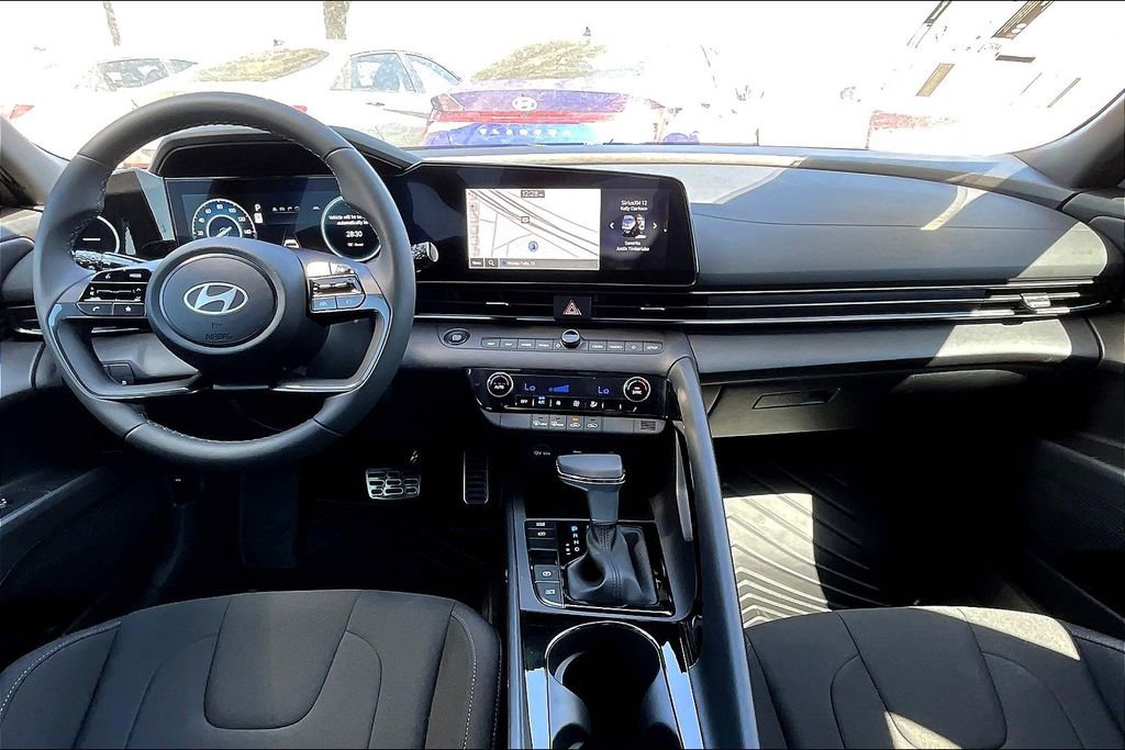 New 2025 Hyundai Elantra SEL image 9