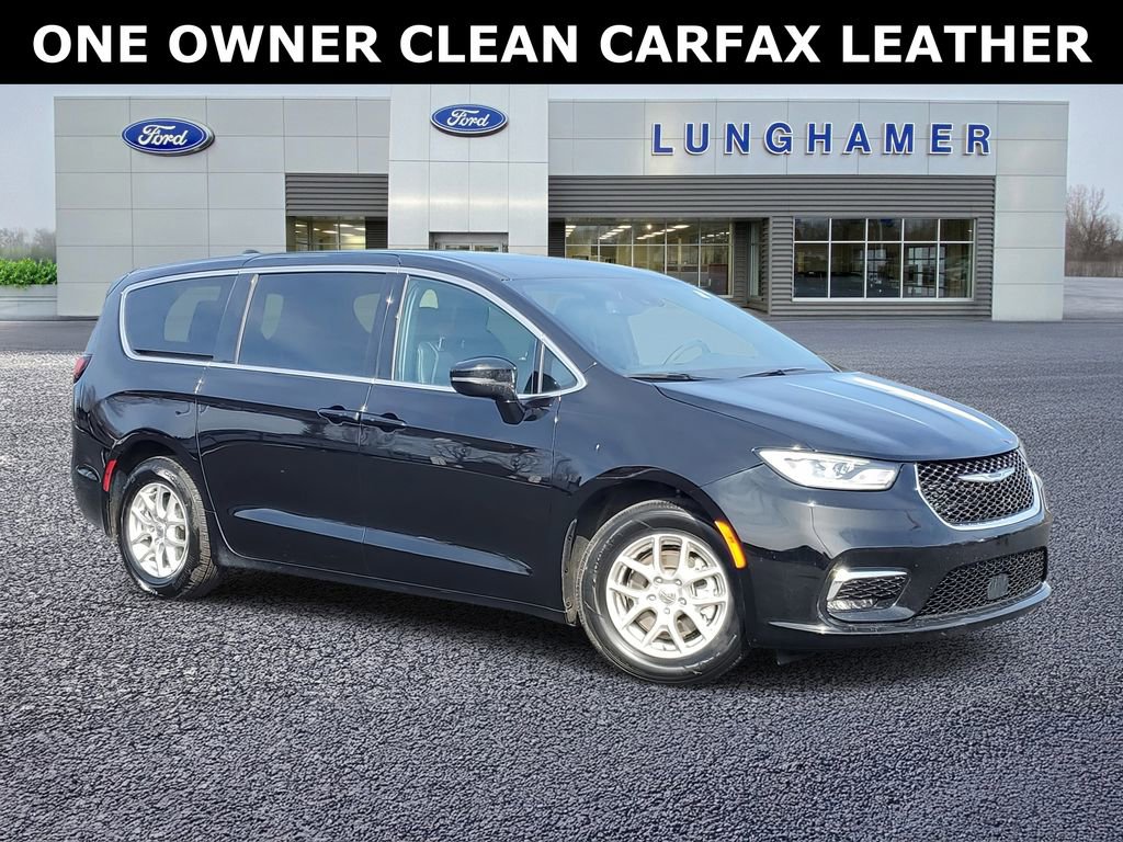 Used 2025 Chrysler Pacifica Select