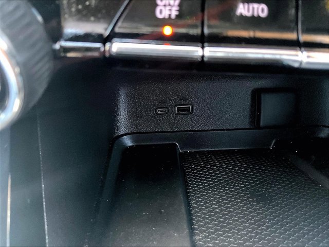 Certified 2024 Chevrolet Traverse RS image 26