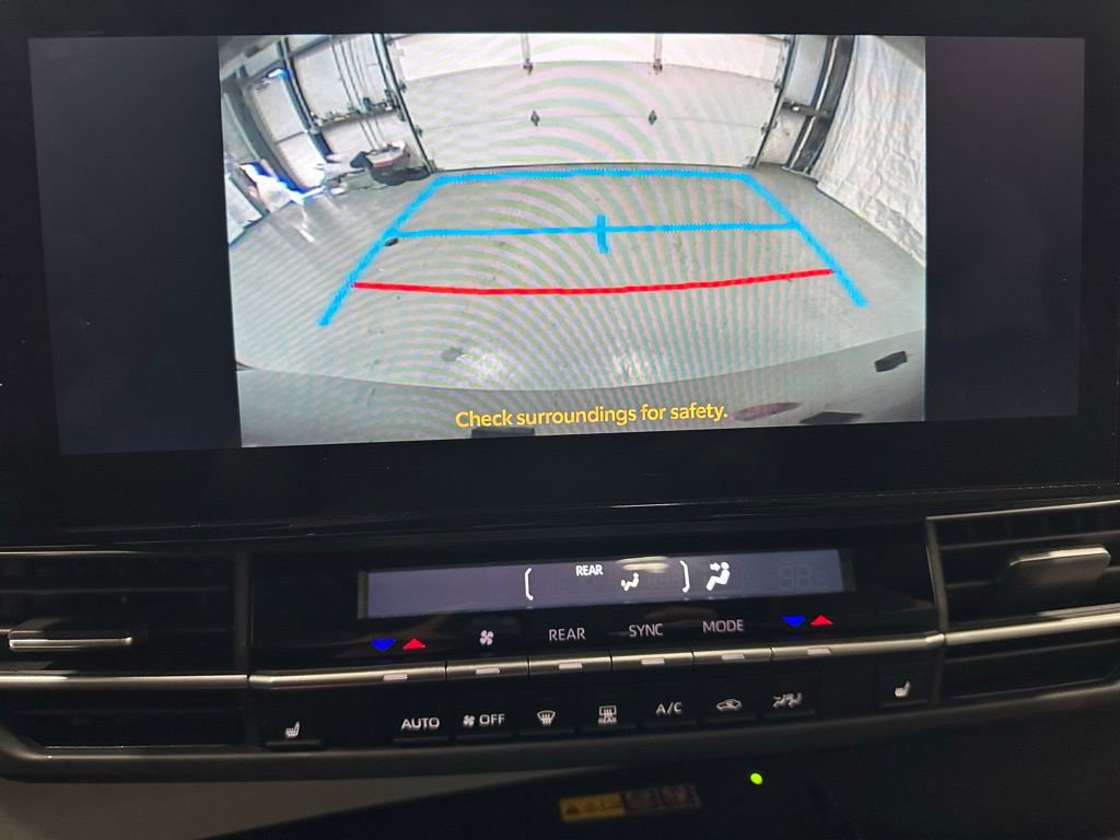 Used 2025 Toyota Sienna XLE image 39