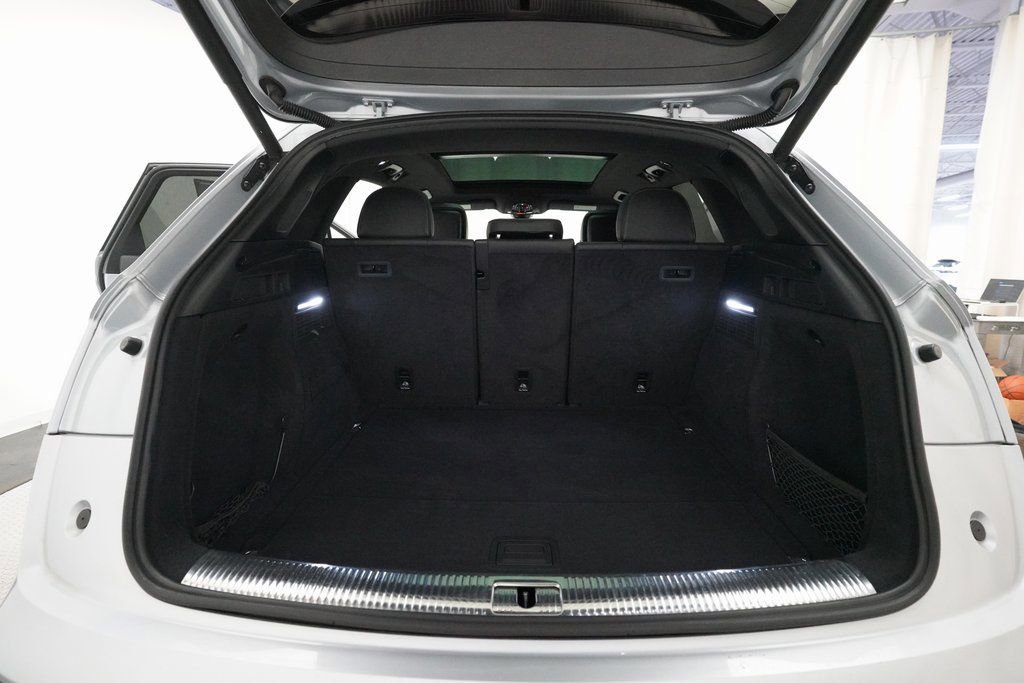 Used 2020 Audi SQ5 Premium Plus w/ Premium Plus Package image 33