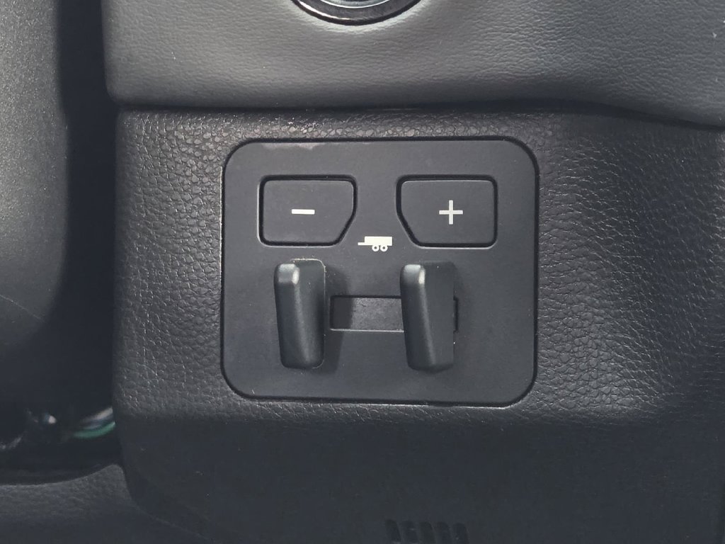 Used 2025 Toyota Tundra Platinum AWD/4WD image 32