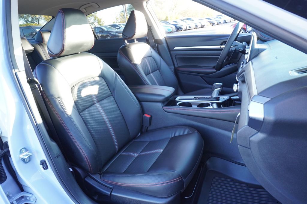 Certified 2025 Nissan Altima 2.5 SR image 12