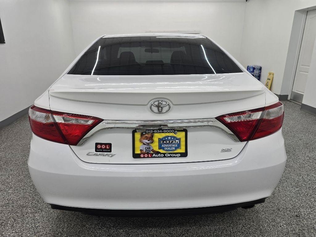 Used 2017 Toyota Camry SE w/ Moonroof Package FWD image 5