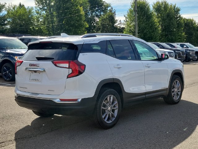 Certified 2024 GMC Terrain SLT AWD/4WD image 3