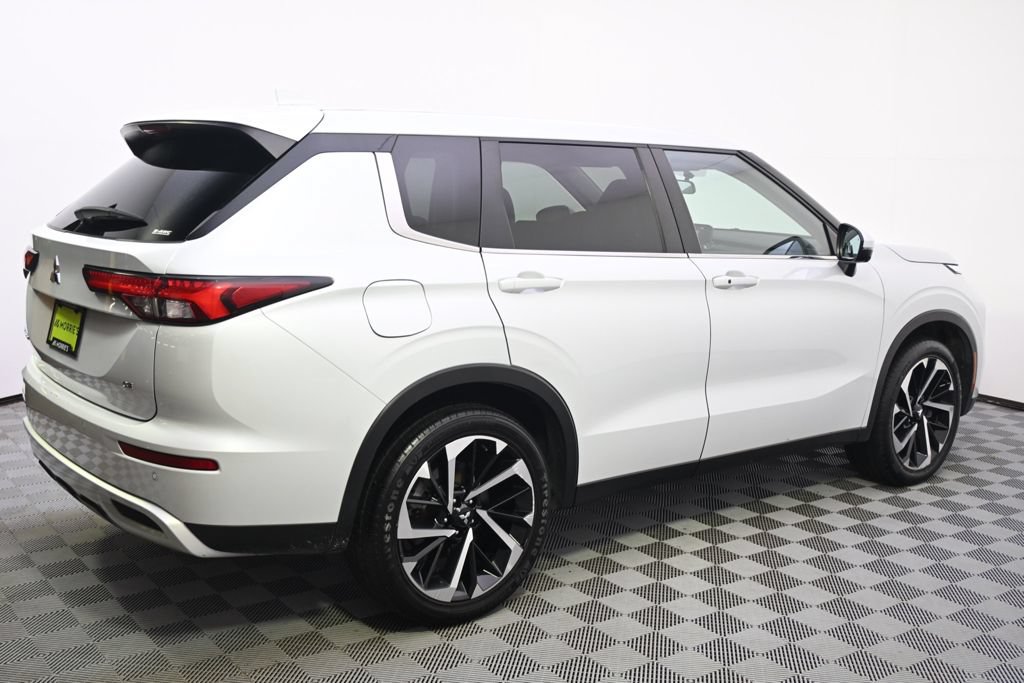 Used 2024 Mitsubishi Outlander SE AWD/4WD image 7