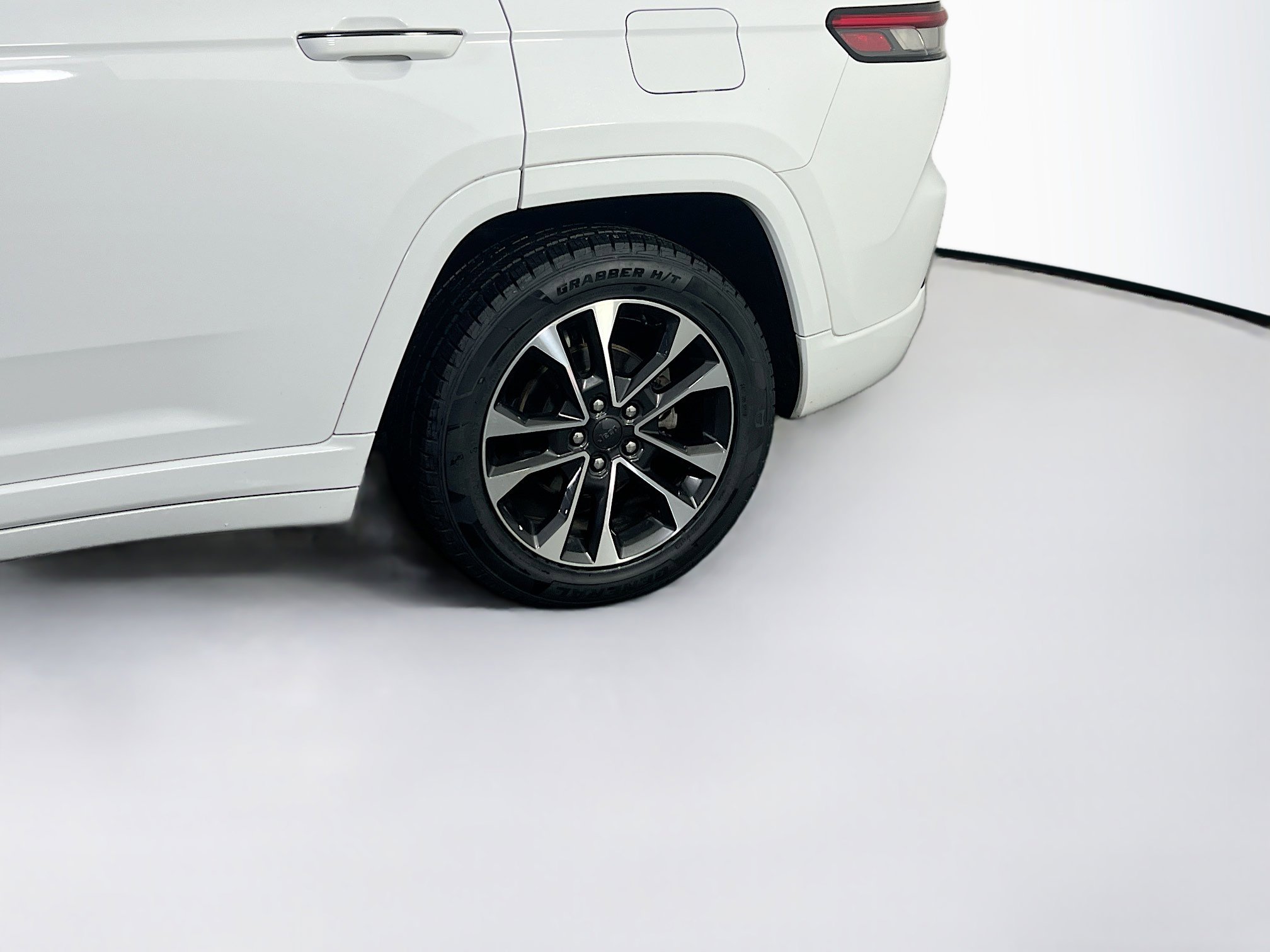 Used 2022 Jeep Grand Cherokee Overland w/ Adv Protech Group III image 31