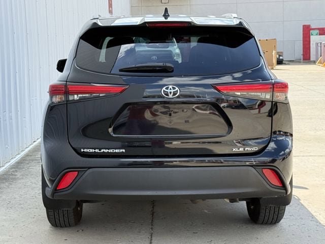 Used 2022 Toyota Highlander XLE image 5