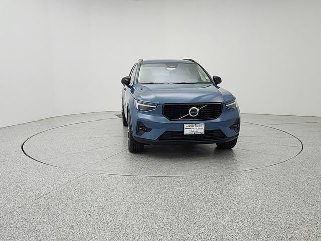 Used 2024 Volvo XC40 B5 Plus w/ Protection Package Premier AWD/4WD image 2