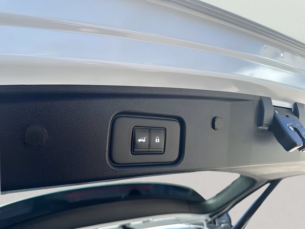 Used 2025 Nissan Pathfinder SL AWD/4WD image 38