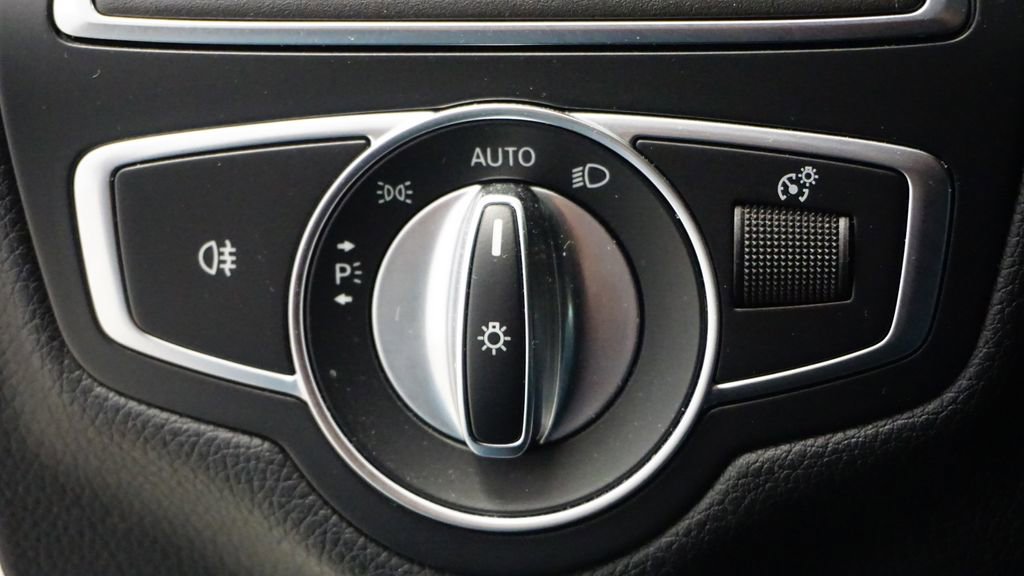 Used 2018 Mercedes-Benz C 300 4MATIC Sedan image 24