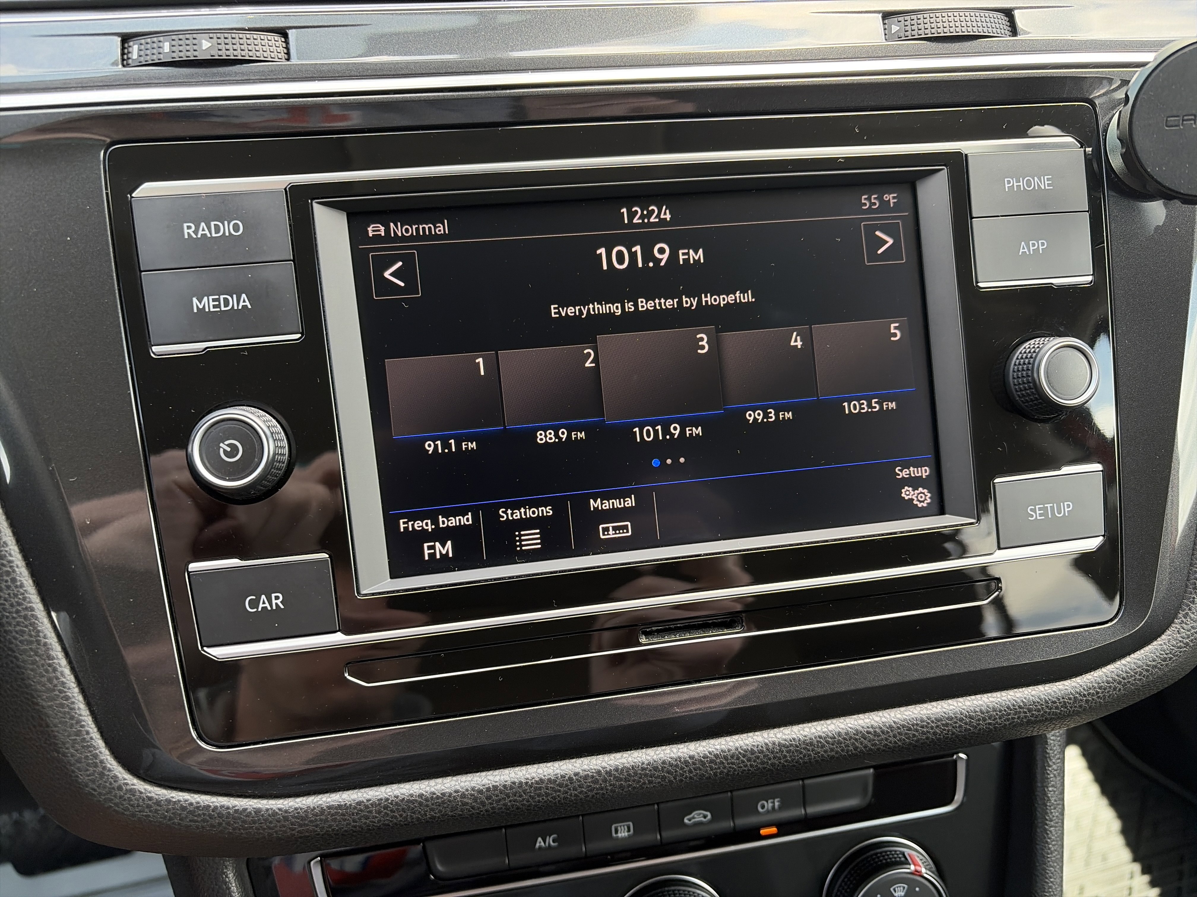 Used 2018 Volkswagen Tiguan S AWD/4WD image 18