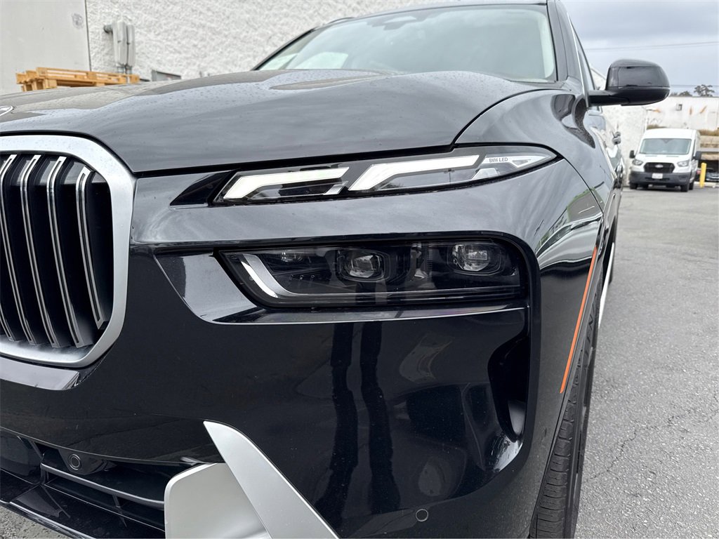 Used 2025 BMW X7 xDrive40i w/ Parking Assistance Package image 16