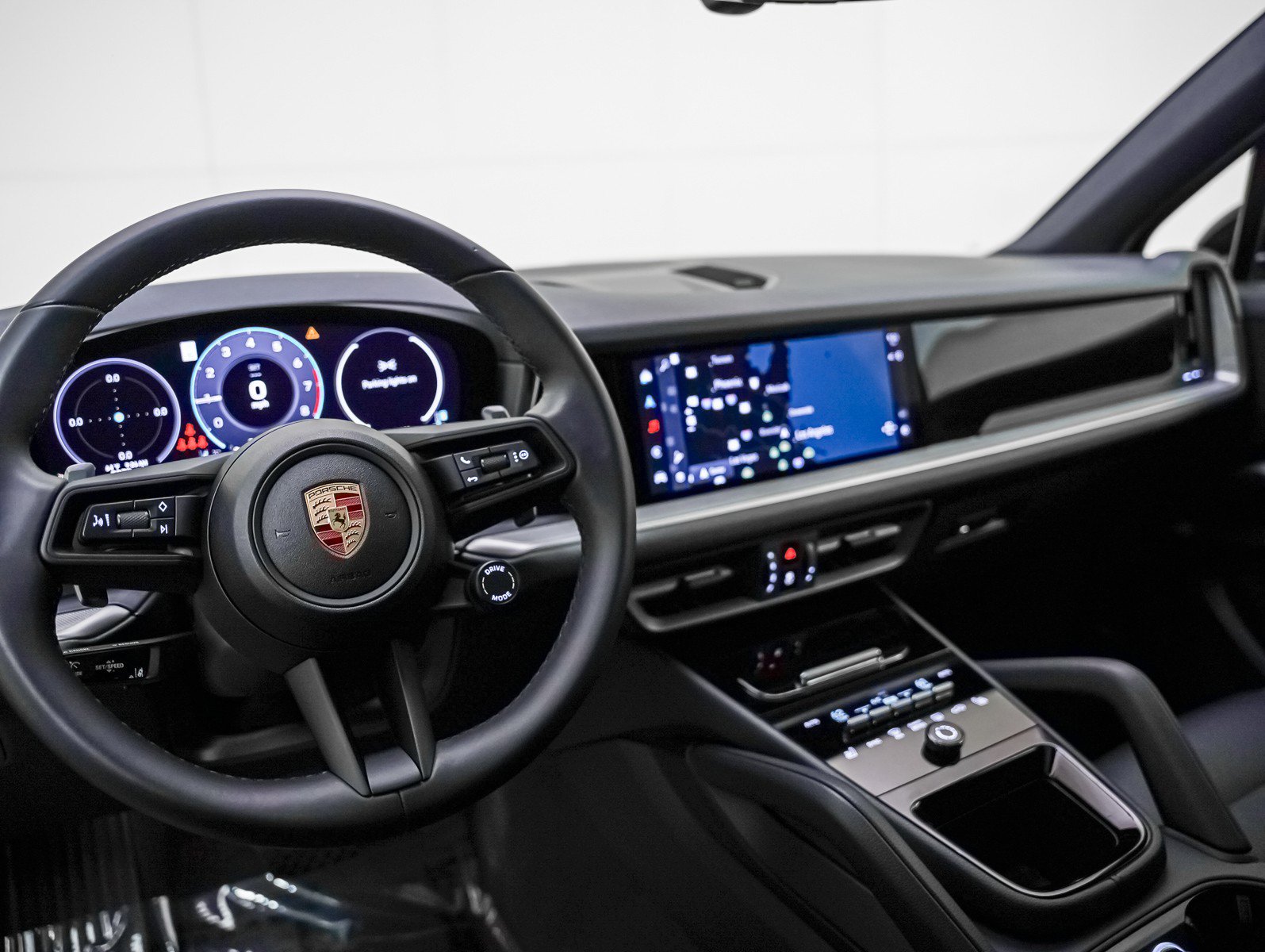 Used 2025 Porsche Cayenne image 4