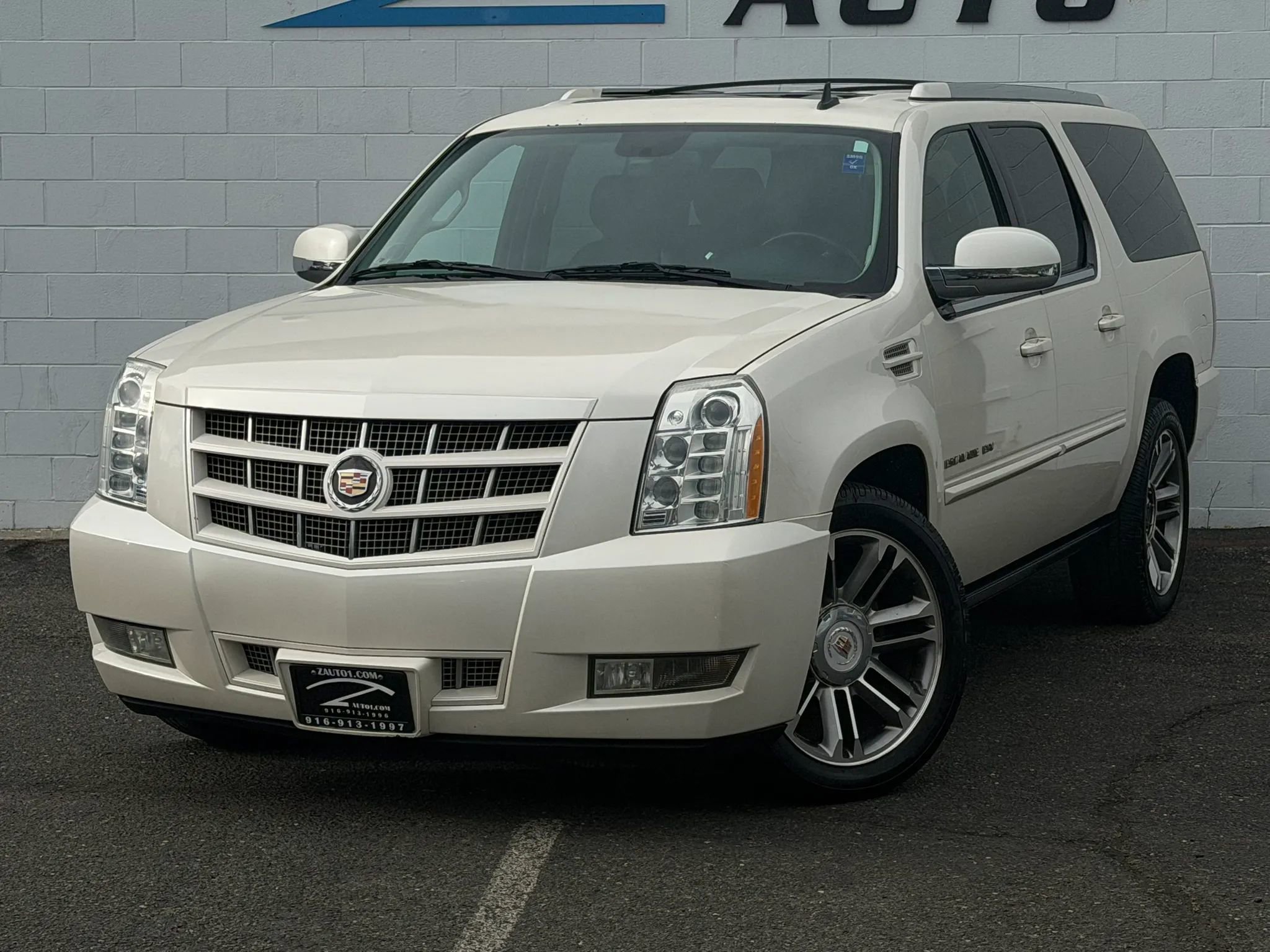 Used 2014 Cadillac Escalade ESV Premium AWD/4WD image 1