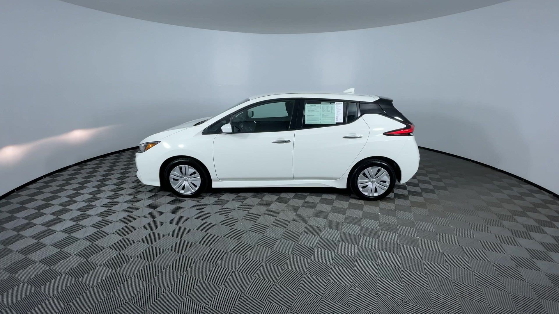 Certified 2025 Nissan Leaf S FWD image 5