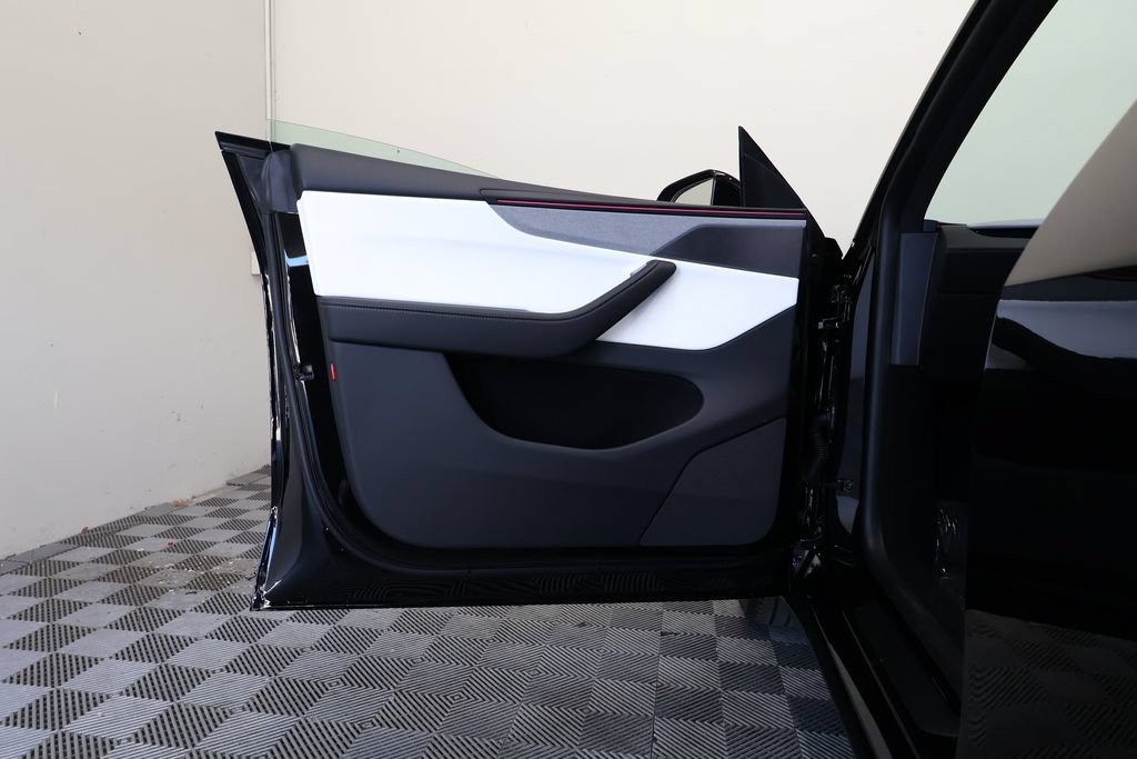 Used 2026 Tesla Model Y 2WD image 15