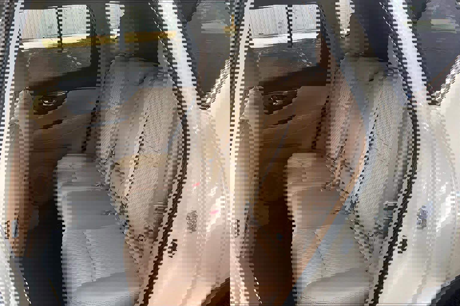 Used 2018 Nissan Rogue SV w/ Premium Package image 21