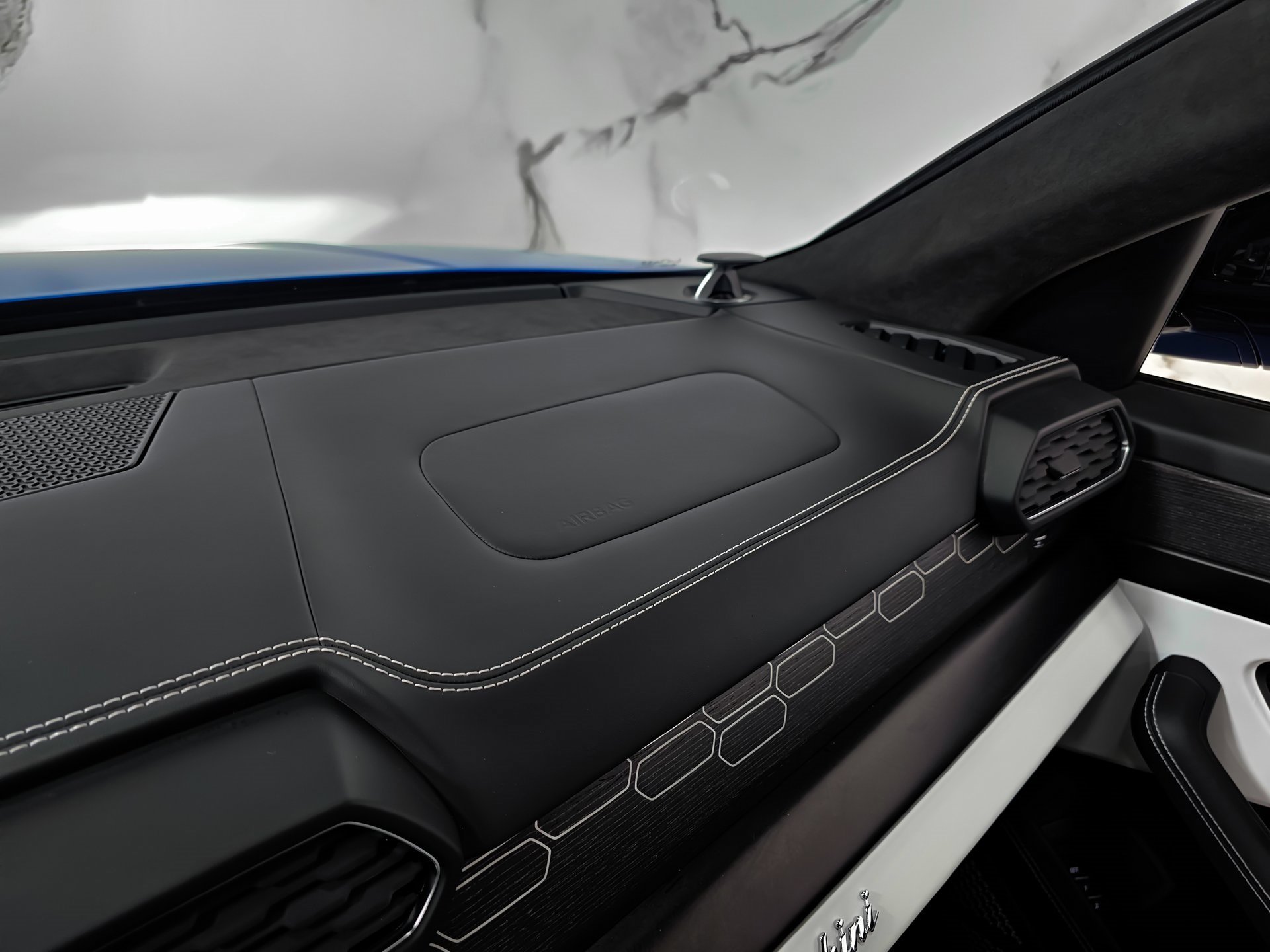 Used 2021 Lamborghini Urus image 33