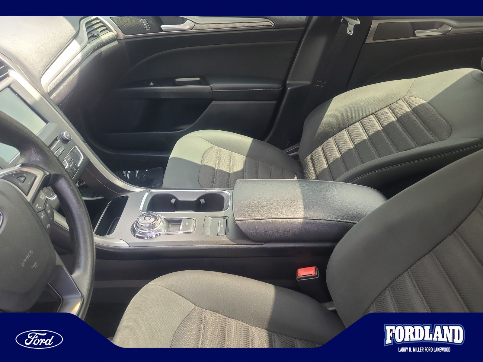 Used 2017 Ford Fusion SE w/ Fusion SE Technology Package FWD image 15