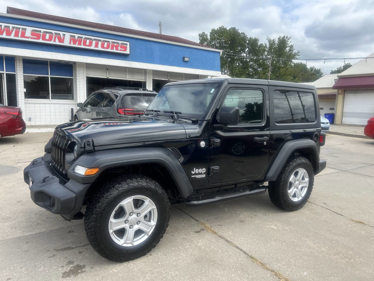 Used 2019 Jeep Wrangler Sport image 2