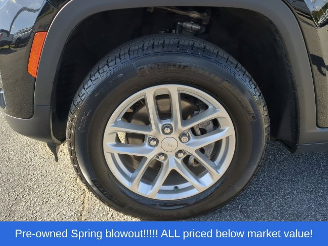 Used 2025 Jeep Grand Cherokee Laredo X AWD/4WD image 18