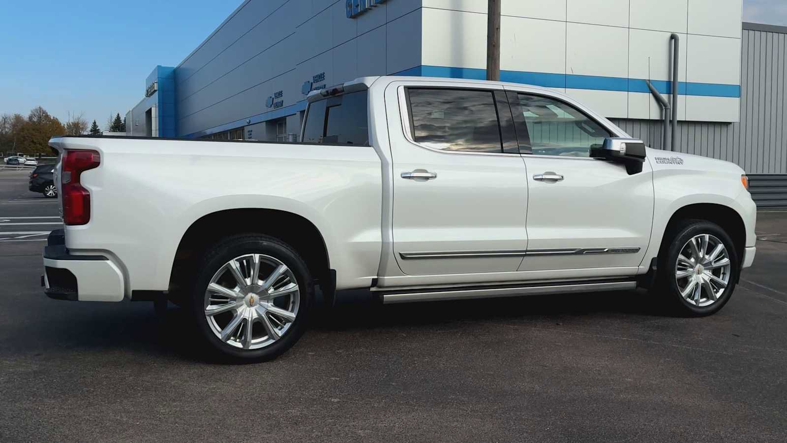 Certified 2023 Chevrolet Silverado 1500 High Country w/ Technology Package image 2