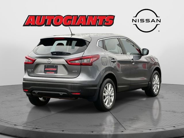 Used 2022 Nissan Rogue Sport S image 2
