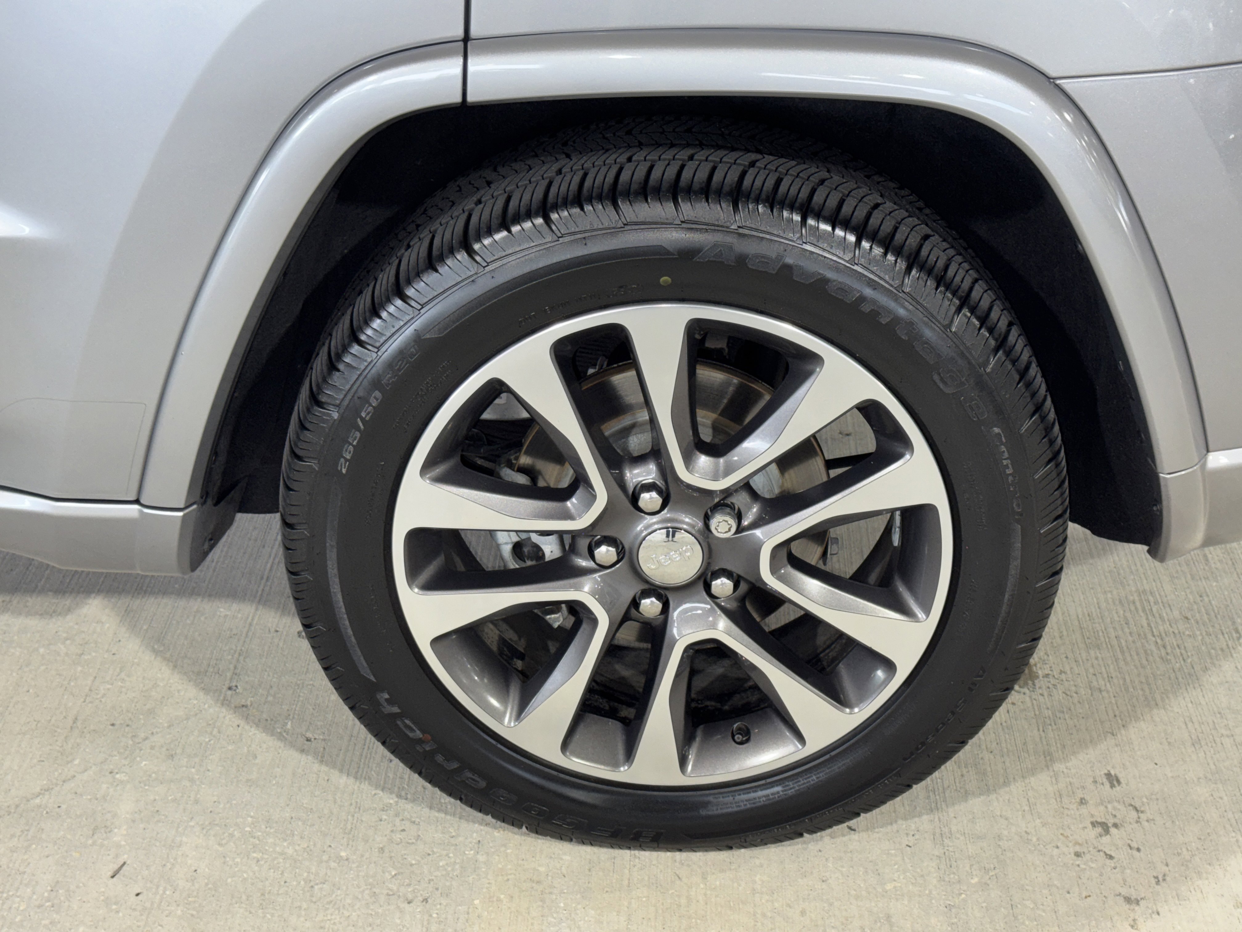 Used 2017 Jeep Grand Cherokee Overland AWD/4WD image 35
