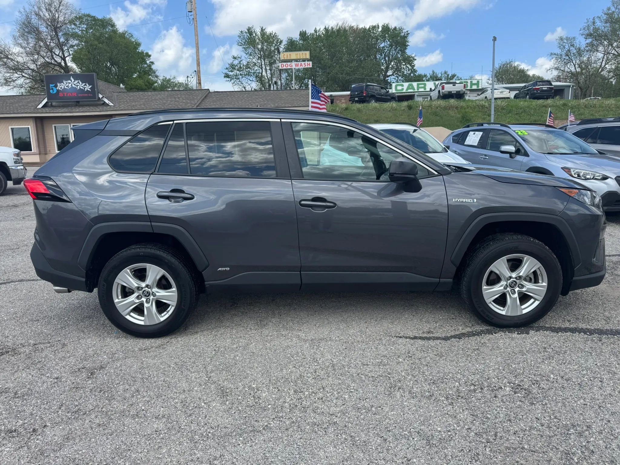 Used 2021 Toyota RAV4 LE AWD/4WD image 2