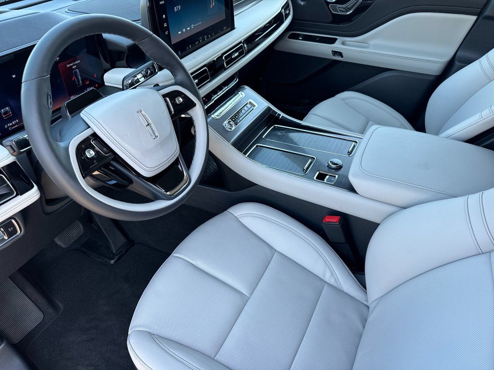 New 2026 Lincoln Aviator 2WD image 9
