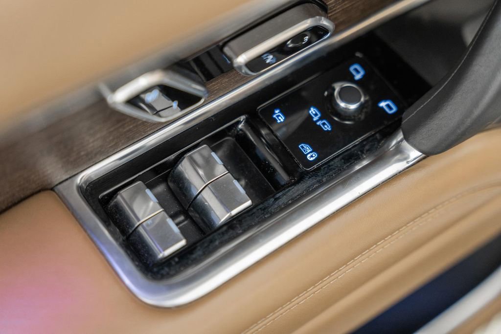 Used 2023 Land Rover Range Rover Long Wheelbase Autobiography image 40