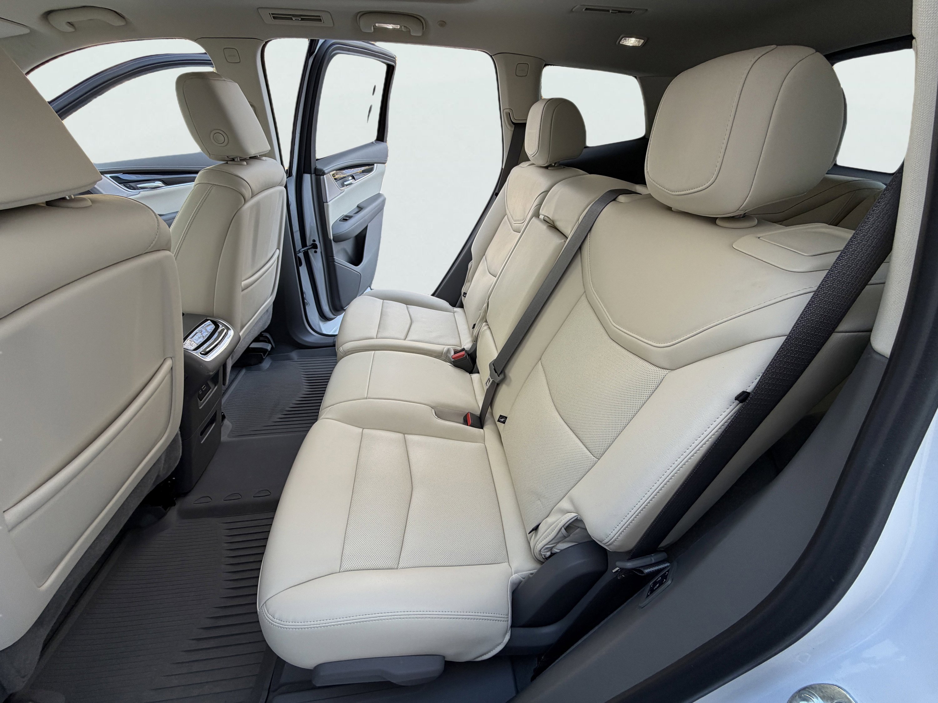 Certified 2025 Cadillac XT6 Premium Luxury w/ LPO, Floor Liner Package image 16