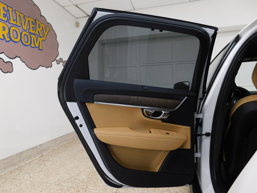 Used 2026 Volvo V90 B6 Cross Country Ultra image 71