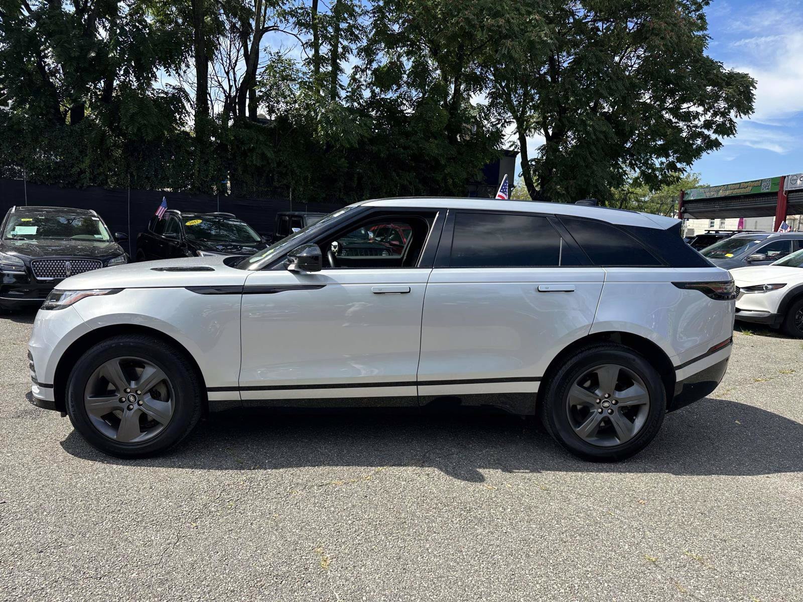 Used 2025 Land Rover Range Rover Velar Dynamic SE AWD/4WD image 6