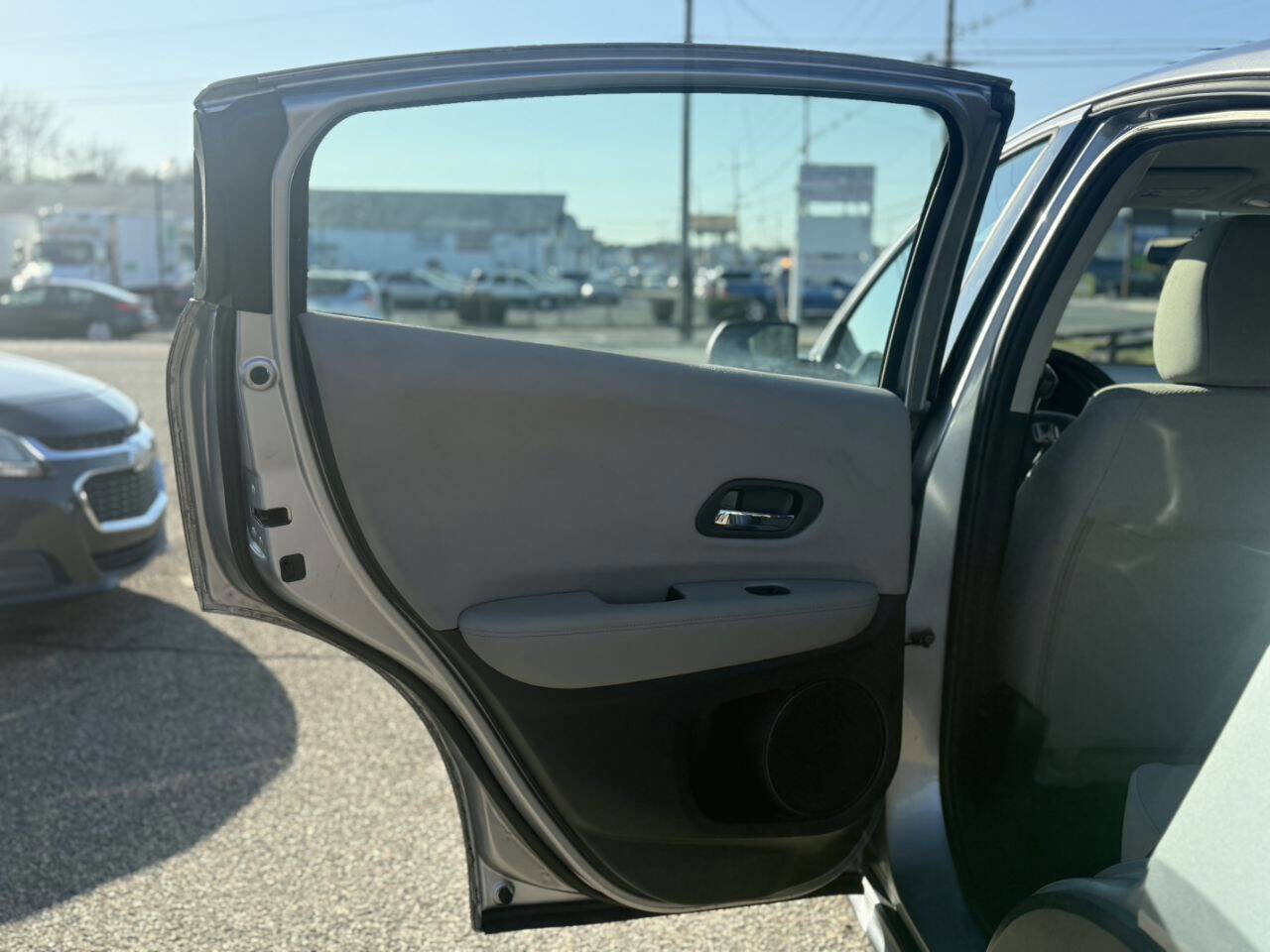 Used 2018 Honda HR-V LX image 11