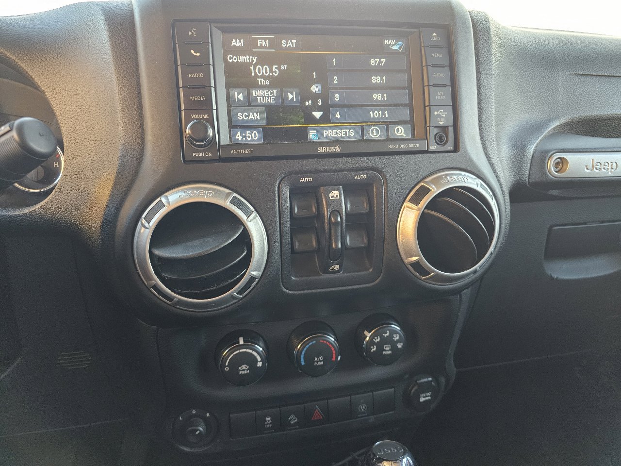 Used 2015 Jeep Wrangler Unlimited Sahara w/ Connectivity Group image 14