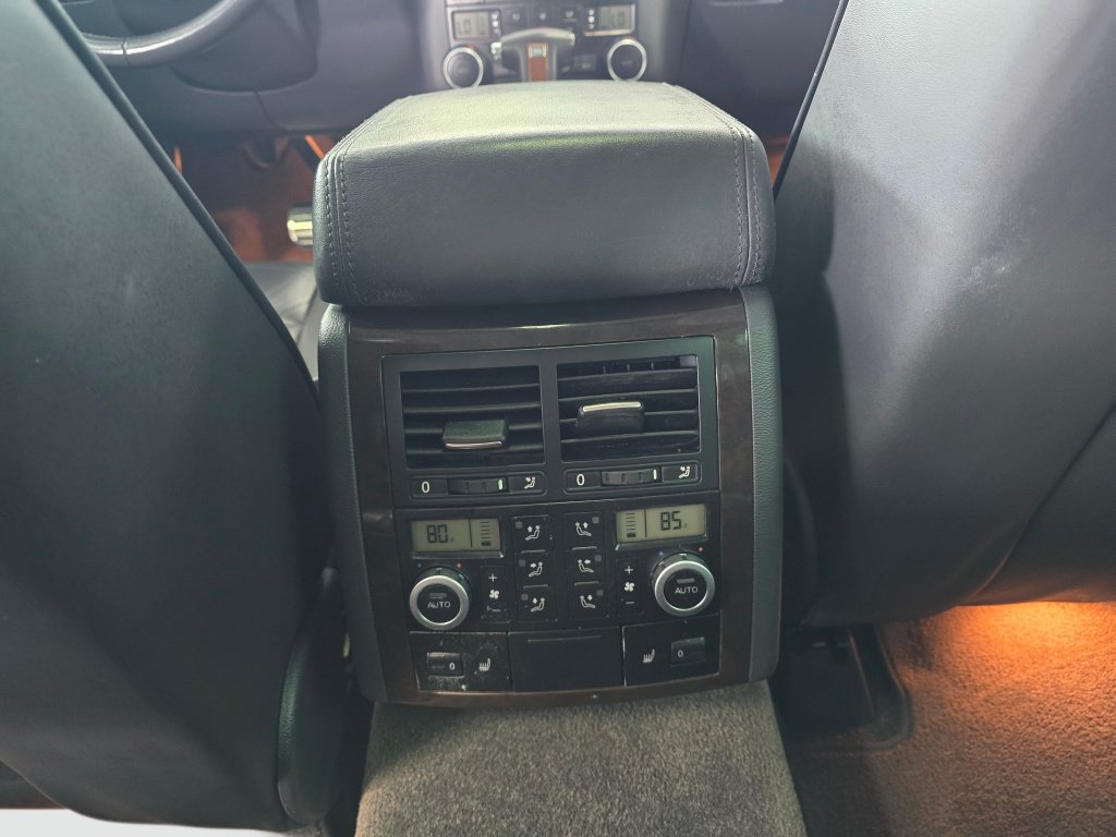 Used 2004 Volkswagen Touareg V8 AWD/4WD image 36