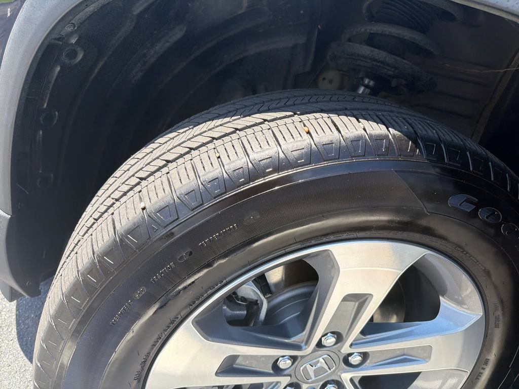 Used 2025 Honda Pilot EX-L image 32