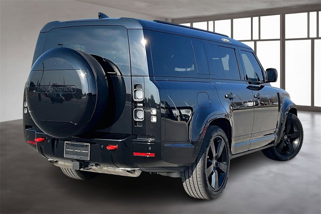 Used 2025 Land Rover Defender 130 X image 2