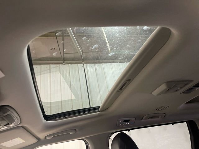 Used 2022 Kia Carnival SX Prestige image 22