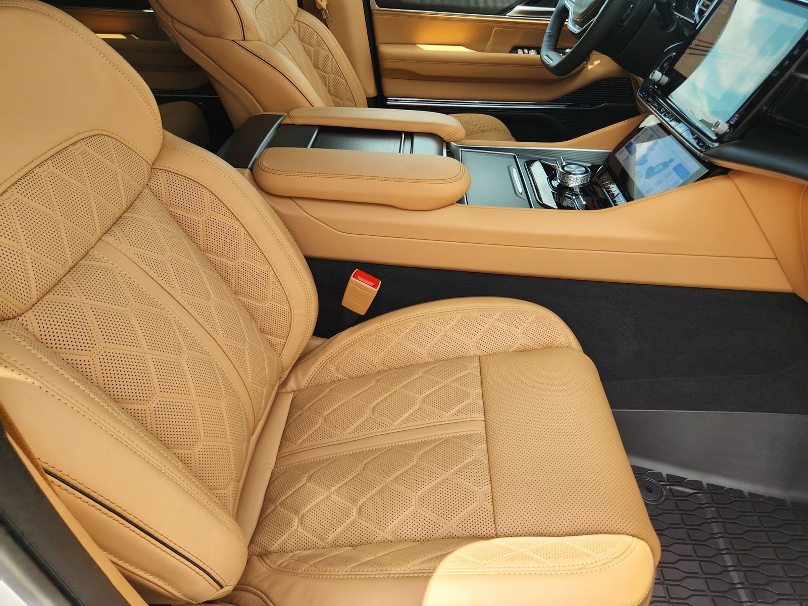 New 2026 Jeep Grand Wagoneer L Summit AWD/4WD image 13