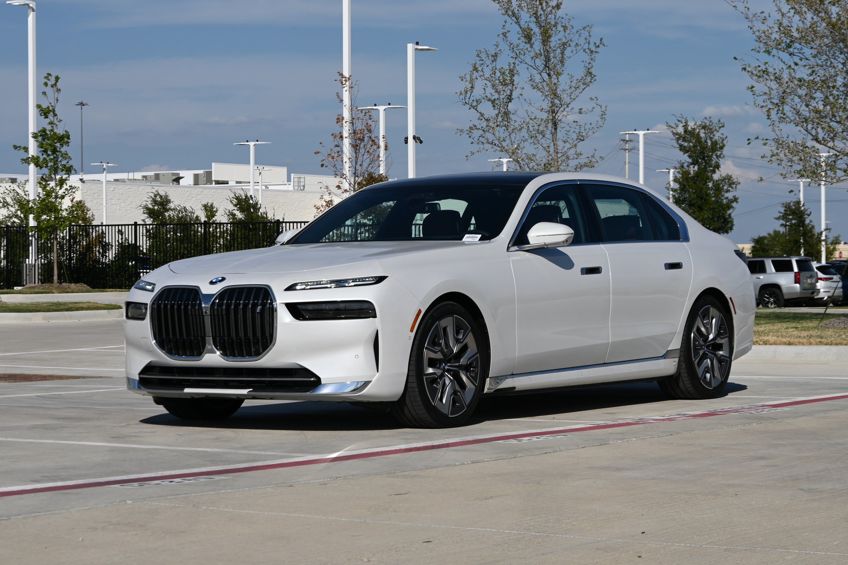 Certified 2023 BMW i7 xDrive60 w/ Executive Package 2 AWD/4WD image 5