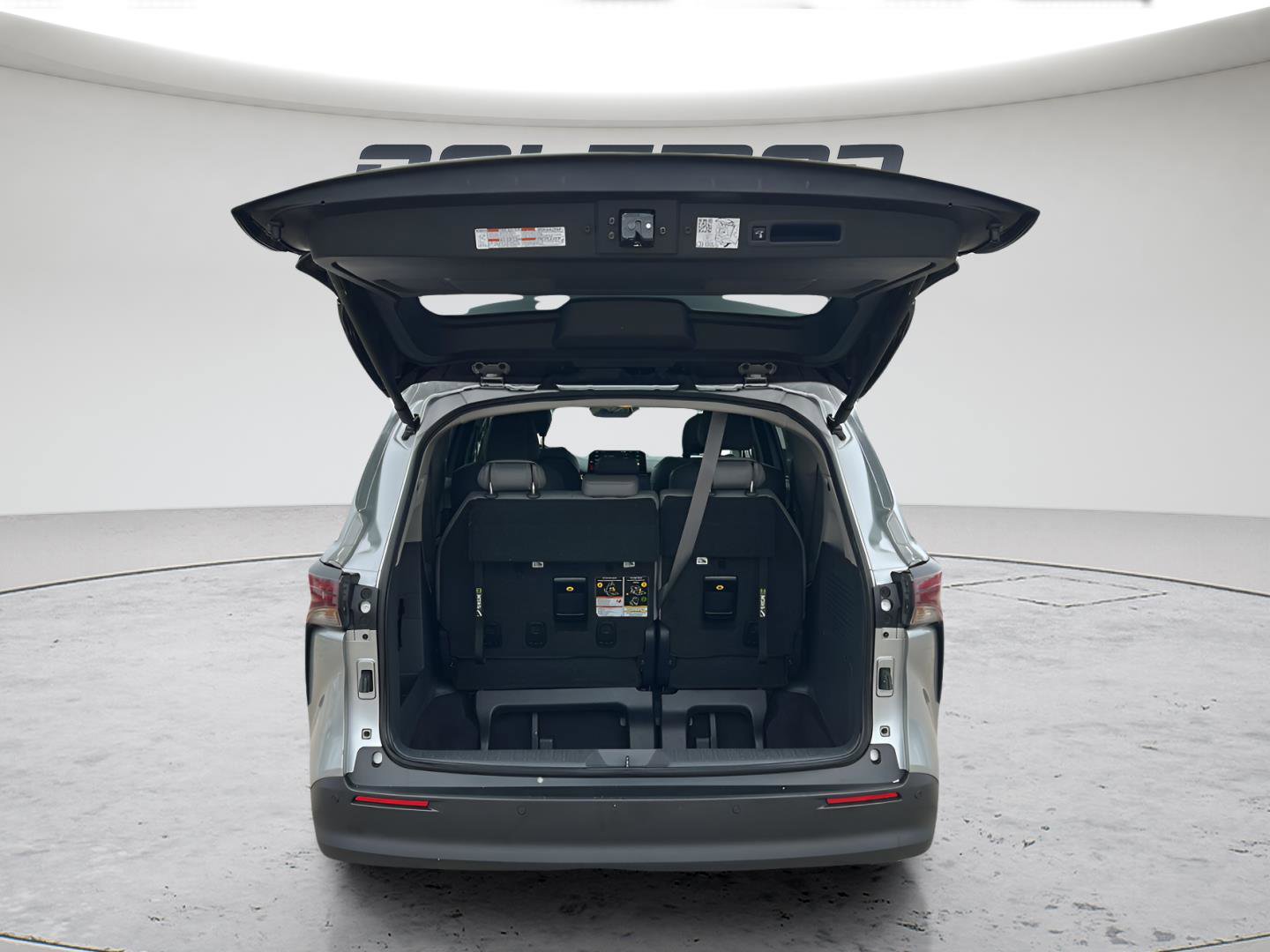 Used 2024 Toyota Sienna XLE FWD image 12