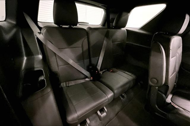 Used 2023 Chevrolet Traverse High Country FWD image 33