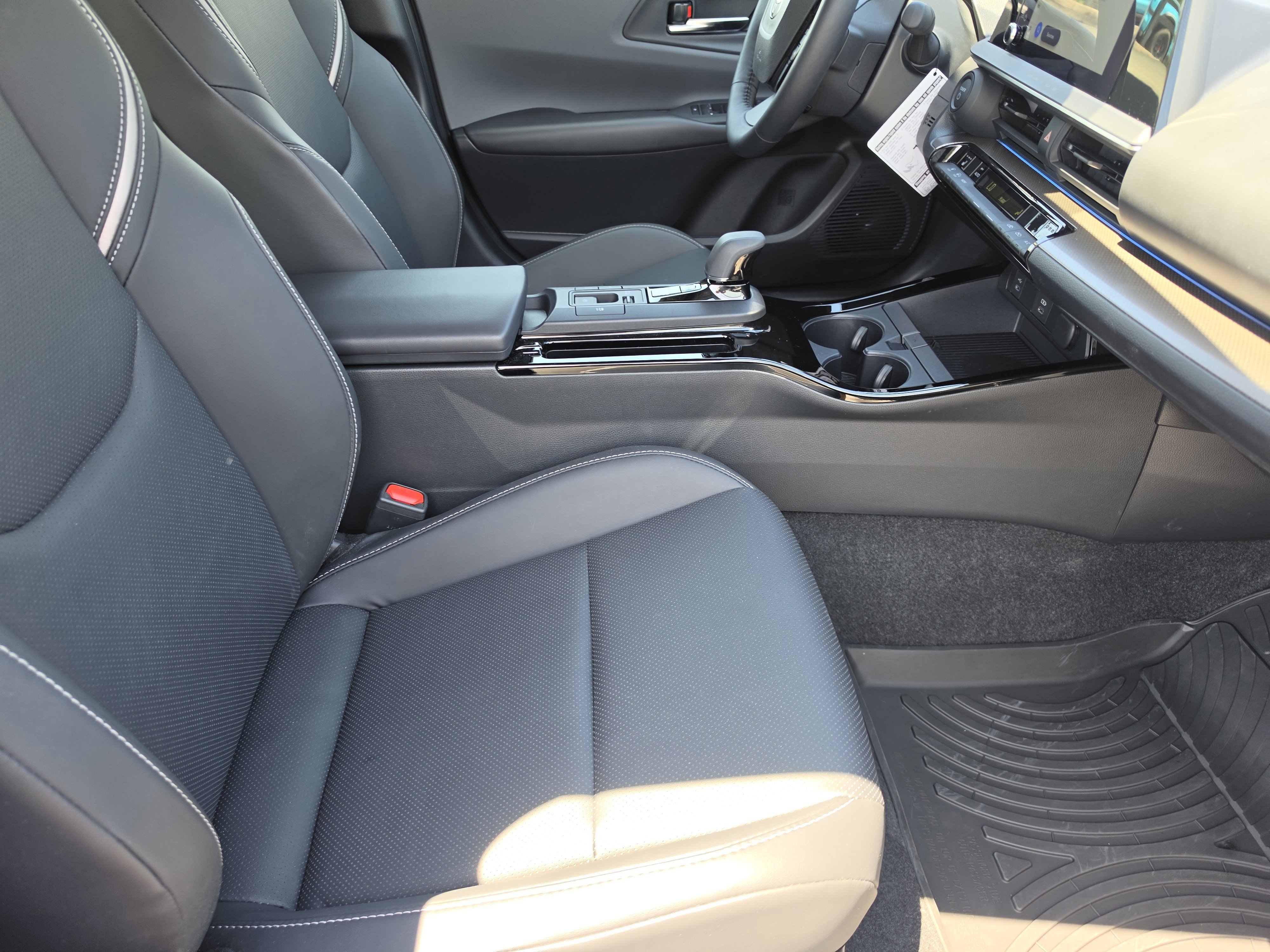 Used 2025 Toyota Prius XLE FWD image 13