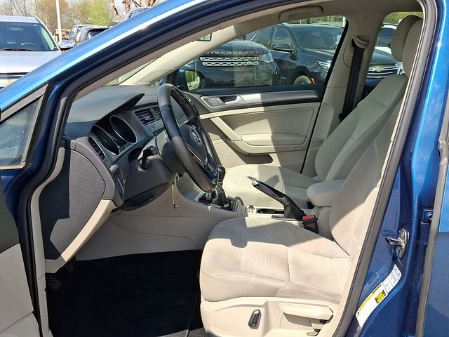 Used 2017 Volkswagen Golf S image 10