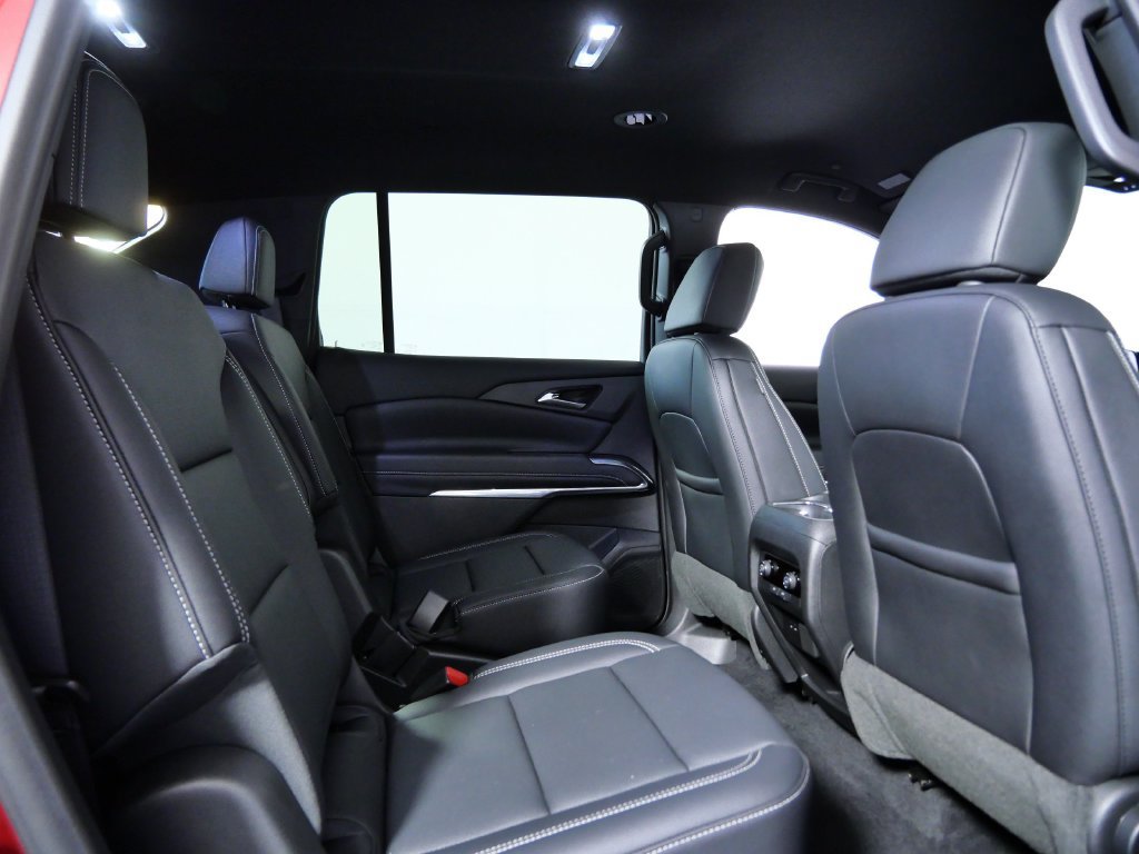 Used 2025 Chevrolet Traverse LT w/ Driver Confidence Package FWD image 11