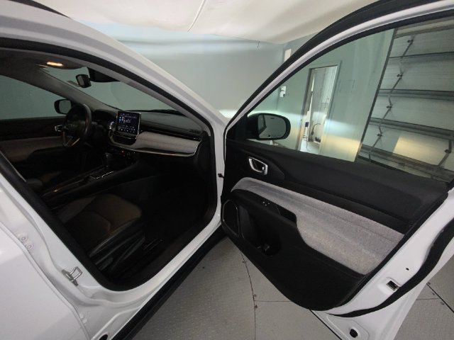 Used 2022 Jeep Compass Latitude AWD/4WD image 23