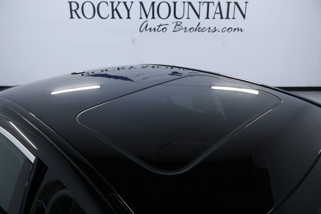 Used 2020 Mercedes-Benz C 300 4MATIC Sedan image 12